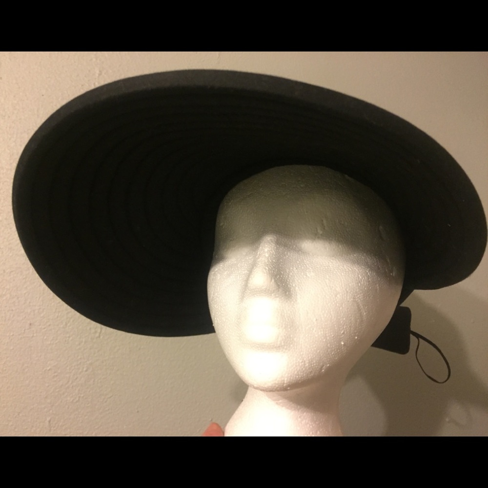 Cacuss Woman’s Large Brim Visor